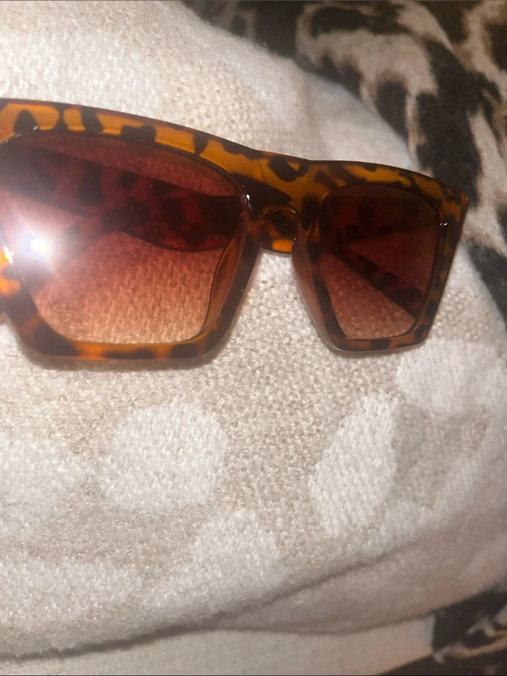 N/A stylish tortoiseshell